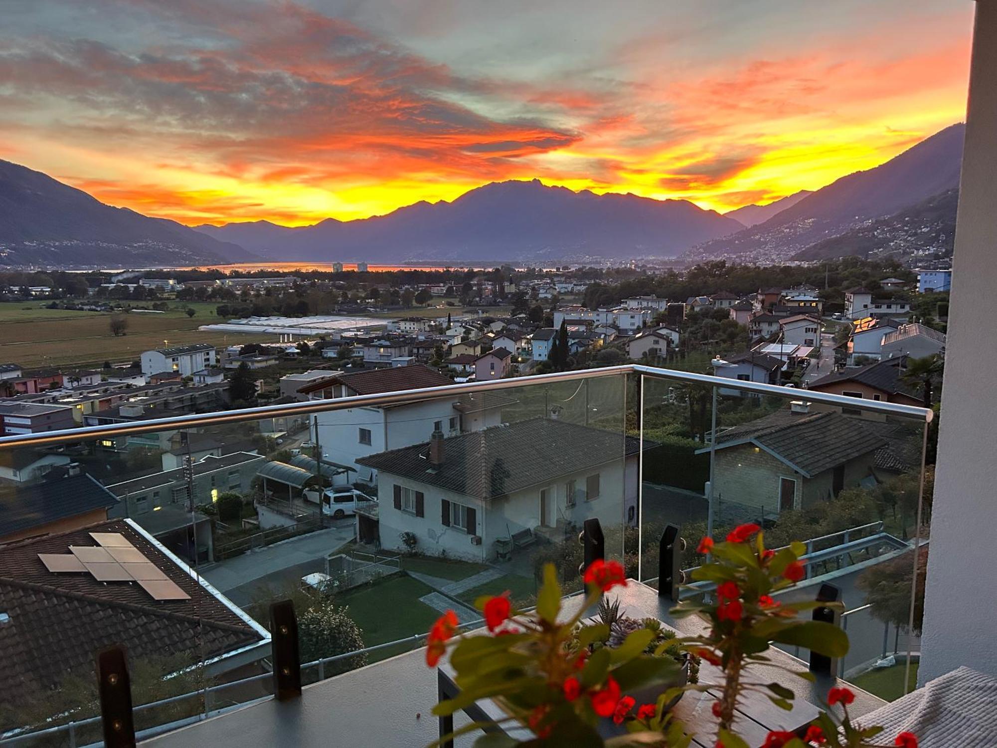 Moderno Bilocale Vista Lago Maggiore Gordola Exterior foto